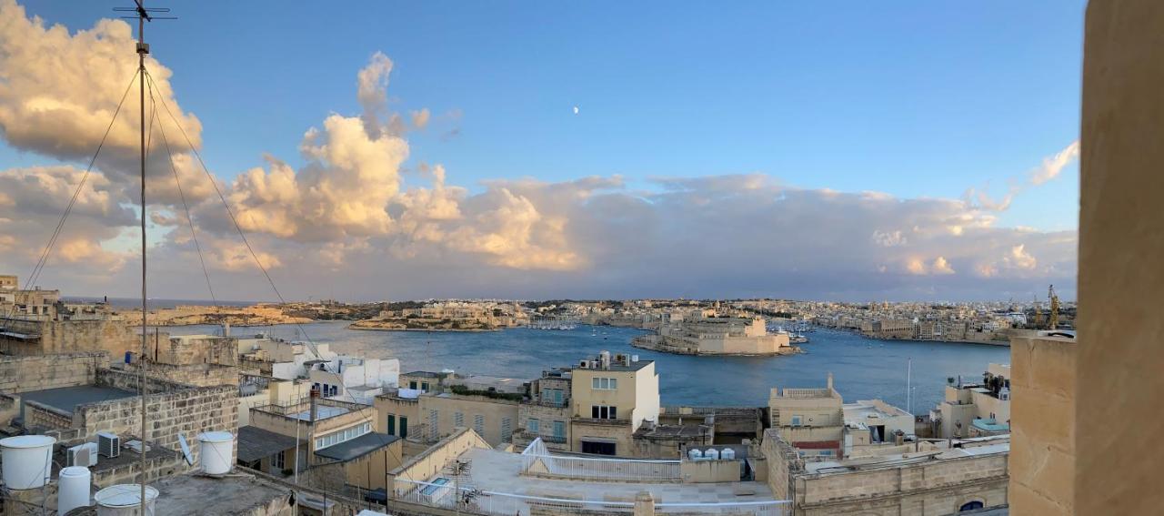 Valletta Luxe 3-Bedroom Duplex Penthouse With Sea View Terrace And Jacuzzi Szoba fotó